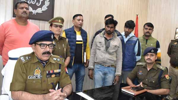 Ghazipur News: आधी रात को प्रेमिका से मिलने पहुंचा प्रेमी, परिजनों ने पकड़ा और कर दिया हत्या