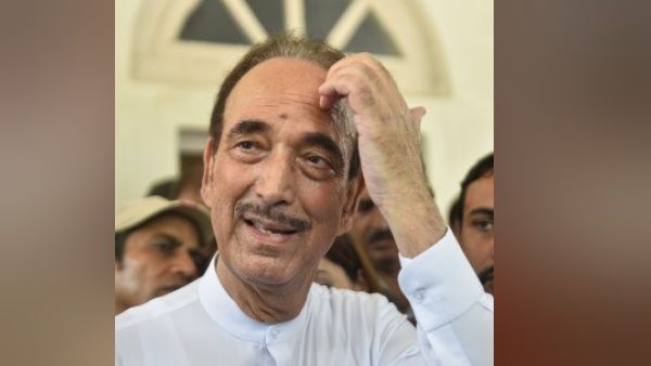 क्रिश्चियन कॉलोनी में पहुंचे गुलाम नबी आजाद ने काटा क्रिसमस केक, बोले- हर धर्म इंसानियत का पाठ पढ़ाता है