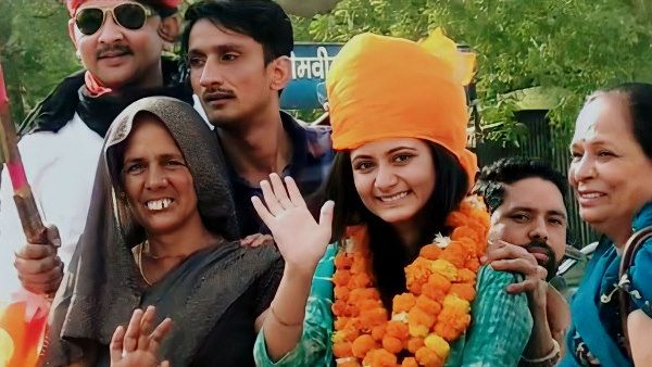 Divya Tanwar : बिन बाप की वो IPS बेटी जो 2022 में सबसे ज्‍यादा सर्च की गईं, मां ने मजदूरी करके पढ़ाया