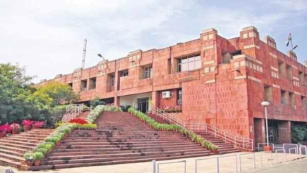 'कम्युनिस्टों भारत छोड़ो', JNU कैंपस की दीवारों पर लिखे नारों ने नए विवाद को दी हवा