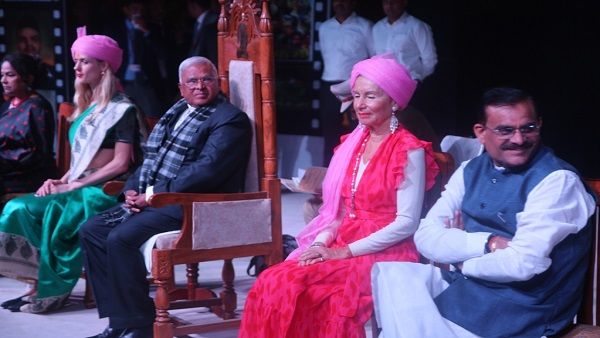 राज्यपाल ने अंतरराष्ट्रीय फिल्म महोत्सव में शिरकत कर कलाकारों का हौसला बढ़ाया