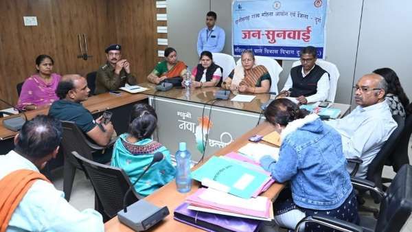 Durg: शांति भोज में खिलाया मीठा, समाज ने किया बहिष्कृत, महिला आयोग ने प्रतिनिधियों को लगाई फटकार