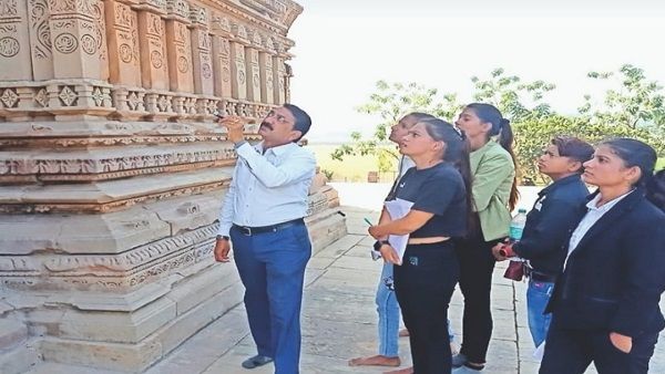 बुंदेलखंड: खजुराहो में अब महिला गाइड यहां के इतिहास और विरासत की गौरव गाथा सुनाएंगी