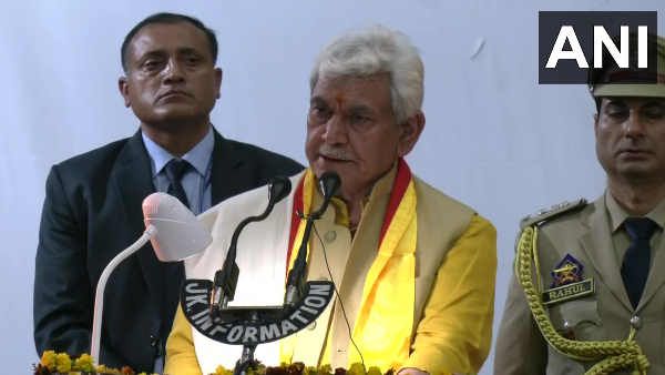 मनोज सिन्हा का पाकिस्तान को कड़ा संदेश, आतंकवाद के आकाओं को अलग-थलग करने का वक्त आ गया है