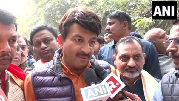 Delhi MCD Elections : मनोज तिवारी ने दिल्ली सरकार पर लगाया 450 वोटर्स के नाम लिस्ट से काटने का आरोप