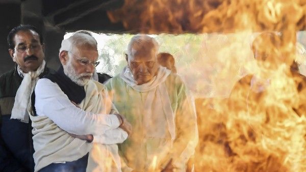 'पिता के निधन के बाद भी वो बैठक में आए...', VHP नेता ने बताई मोदी के 1989 के दुख भरे दिन की कहानी