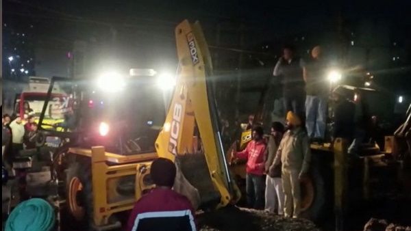 पंजाब के मोहली में निर्माणाधीन इमारत की छत गिरी, कई मजदूरों के दबे होने की है आशंका