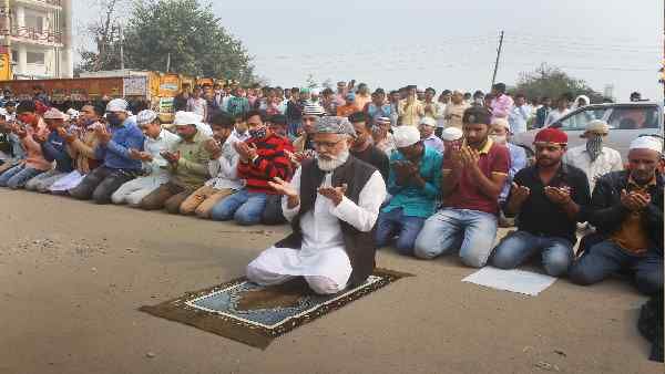 हरियाणा के गुरुग्राम में मुसलमानों को खुली जगह में नमाज पढ़ने में डाला बाधा, बजरंग दल पर आरोप