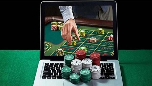 Online Gambling: कोरोना से बड़ी महामारी बनता इंटरनेट पर जुआ खेलने का नशा
