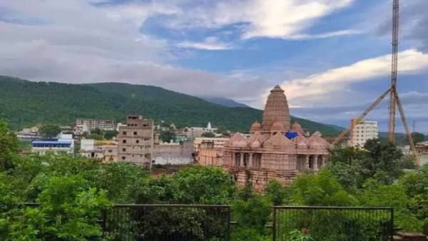 Sammed Shikharji: सम्मेद शिखरजी को लेकर सरकारी फैसले से जैन श्रद्धालु क्यों हैं नाराज?