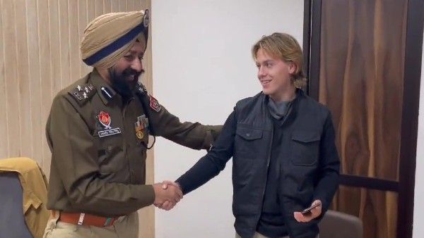 लुधियाना: पुलिस ने 48 घंटे के भीतर बरामद कर लौटाया विदेशी युवक का आईफोन, 4 दिन पहले झपटमारों ने छीना था मोबाइल