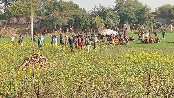 Satna news : खेत की झोपड़ी में 70 साल के किसान का मिला शव, लहूलुहान लाश खाट पर मिली