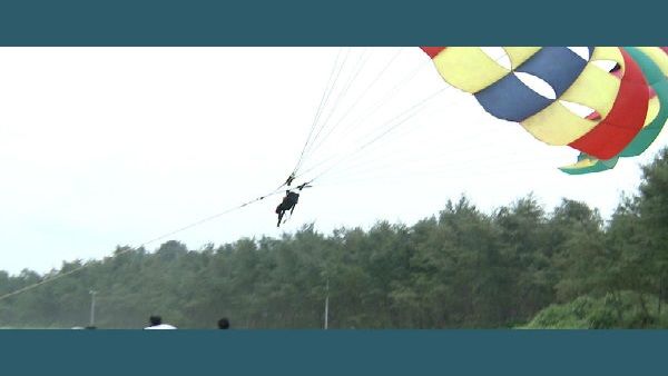 गुजरात: पैराग्लाइडिंग करते वक्त सैकड़ों फिट ऊंचाई पर टूटी रस्सी, नीचे गिरने से कोरियाई नागरिक की मौत