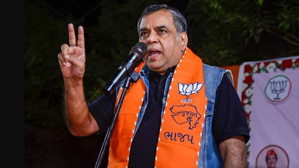 बंगालियों पर टिप्पणी कर बुरे फंसे Paresh Rawal, कोलकाता पुलिस ने दर्ज की FIR