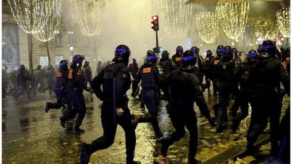 फ्रांस की राजधानी में मुस्लिमों की भीड़ ने क्यों मचाया उत्पात? विवेक अग्निहोत्री ने भी ट्वीट कर साधा निशाना