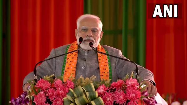 PM Modi in Agartala: पीएम मोदी ने त्रिपुरा को दी 4350 करोड़ की सौगात, 2 लाख लोगों को मिले पक्के मकान