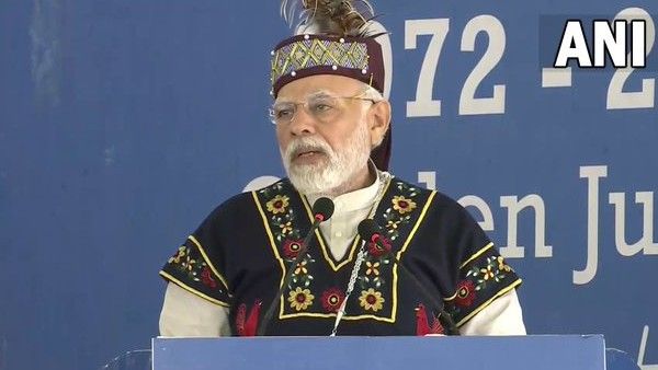 '8 वर्षों में हमने नॉर्थ ईस्ट के विकास के रास्ते में आई रुकावटों को रेड कार्ड दिखाया', मेघालय में PM मोदी