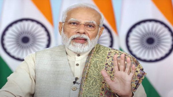 COVID Outbreak: पीएम मोदी की कोरोना पर हाईलेवल मीटिंग, जारी हो सकती हैं नई गाइडलाइंस