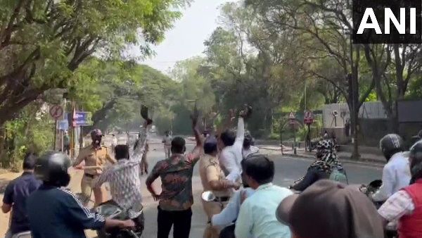 Pune: महाराष्ट्र राज्यपाल के काफिले को काले झंडे दिखाने वाले स्वराज्य संगठन के सदस्‍य हिरासत में लिए गए