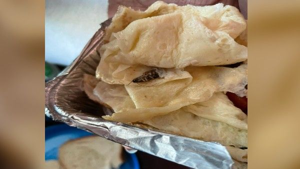 राजधानी ट्रेन में यात्री ने बेटी के लिए मंगाए ऑमलेट में मिला कॉकरोच, शिकायत पर रेलवे के जवाब पर फूटा गुस्सा