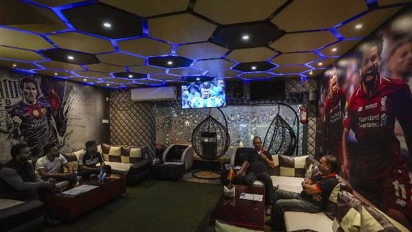 दिल्ली वाले ले सकेंगे नाइट लाइफ के मजे, 24 घंटे खुले रहेंगे ये रेस्टोरेंट और बार