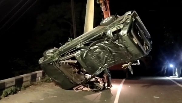 तमिलनाडु: थेनी में 40 फीट गहरी खाई में गिरी कार, सबरीमाला मंदिर से लौट रहे 8 श्रद्धालुओं की मौत