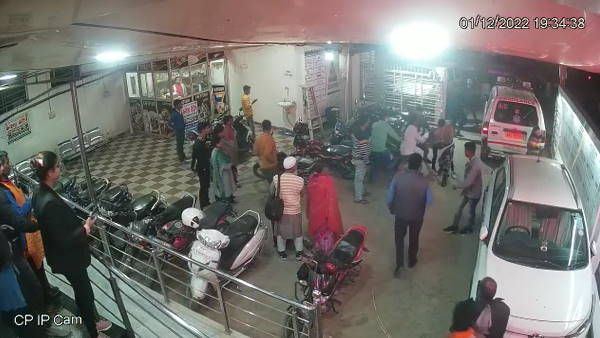 Bihar : शराबबंदी की फिर खुली पोल, शराबियों ने डीएसपी पति-पत्नी समेत पूरे नर्सिंग होम को बनाया निशाना