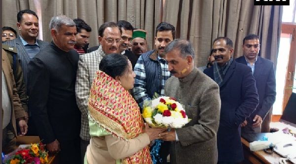 हिमाचल CM से मिलने पहुंचीं प्रतिभा सिंह, सुक्खू ने किया कुछ ऐसा कि ठहाकों से गूंज उठा सचिवालय