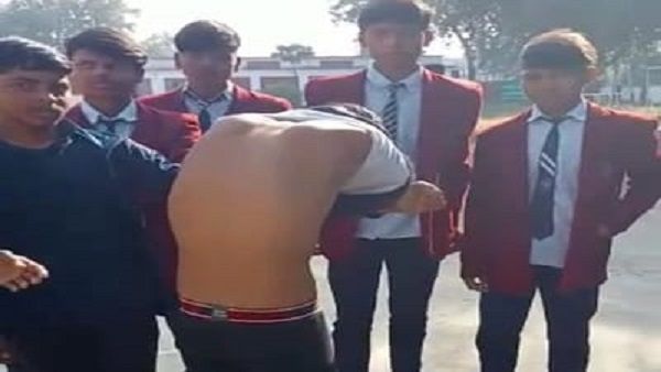 MP: कुंडेश्वर ​नवोदय विद्यालय में रैगिंग, 12वीं के छात्रों ने जूनियर्स को लाठियों से पीटा