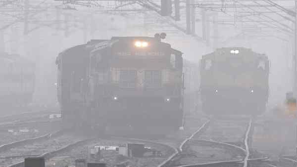 Railways:धुंध और कोहरे के दौरान अब 75 kmph तक की स्पीड से चल सकेगी ट्रेन, इस वजह से हुआ फैसला