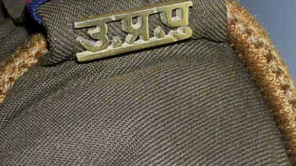 Chandauli News: साढ़े आठ लाख में नीलाम हुई पुलिस की वर्दी, दो दर्जन से अधिक लोगों में लगाई बोली