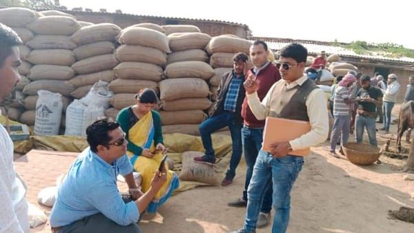 MP : रीवा में पकड़ी गई UP की 1600 धान की बोरियां, समर्थन मूल्य पर खपाने की थी तैयारी