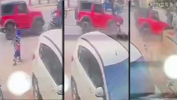 वाराणसी में बाइक सवार युवकों को जीप से कुचलकर मारने का प्रयास, CCTV Footage वायरल