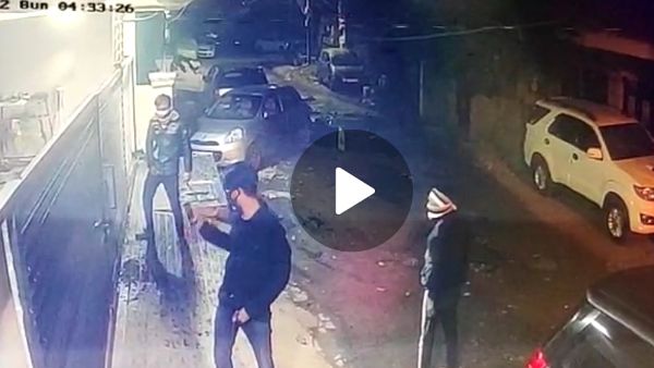 मां-बाप की बेइज्जती का बदला लेने के लिए दो सगे भाइयों ने भोपाल में मचाया आतंक, पेशाब करते हुए बनाया VIDEO