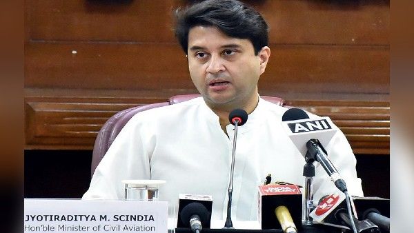 Delhi IGI Airport T-3: दिल्ली एयरपोर्ट पर हुई यात्रियों की भीड़ कम, मंत्री ज्योतिरादित्य सिंधिया ने दी जानकारी