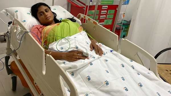 Telangana: बीच सड़क धरने पर बैठीं शर्मिला रेड्डी हॉस्पिटल में हुई भर्ती, नहीं मिली थी पदयात्रा की अनुमति