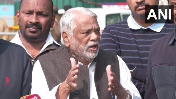 अभिभाषण के बाद BRS ने कसा तंज- पीएम मोदी को 'अडानी एक्ट' लाने की सलाह दें राष्ट्रपति