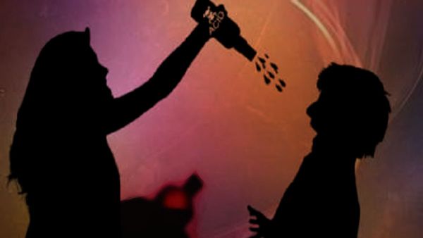 'रात 12 बजे तक कहां थी'? सवाल पर भड़की पत्नी, पति पर फेंका एसिड