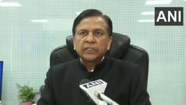 फ्लाइट में 24 घंटे तक फंसे रहे यात्री, भारी हंगामे पर निदेशक बोले- खराब मौसम के चलते किया गया डायवर्ट