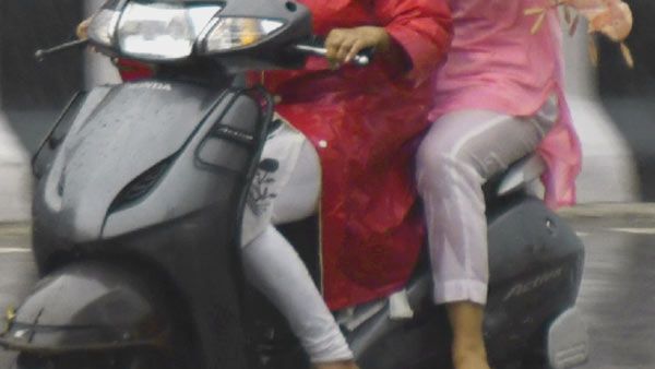 Chandauli News: स्कूटी चलाना सीख रही दो बहनें कर्मनाशा नहर में डूबी, एक की मौत, परिवार में मातम