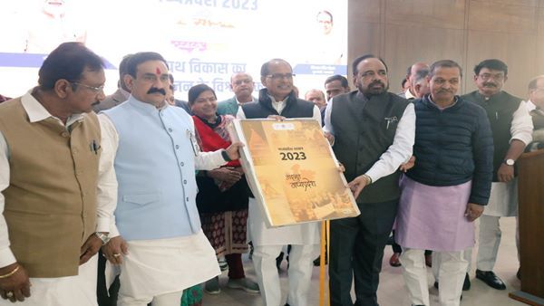 MP News: 'वैरी इम्पोर्टेंट न्यू ईयर का फर्स्ट क्वाटर' सीएम शिवराज ने कैबिनेट के साथ अफसरों को सौंपी जिम्मेदारी