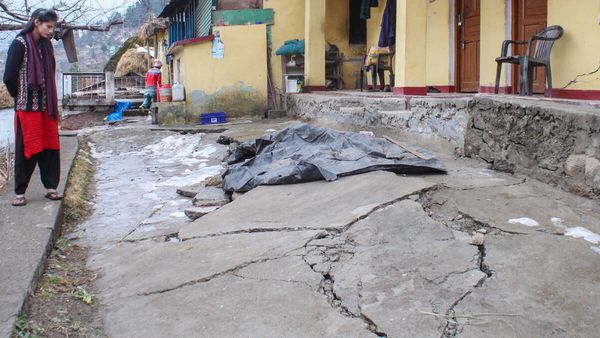 Joshimath sinking: जोशीमठ तो शुरुआत है, ऋषिकेश, मसूरी, नैनीताल के घरों में भी आने लगी दरारें