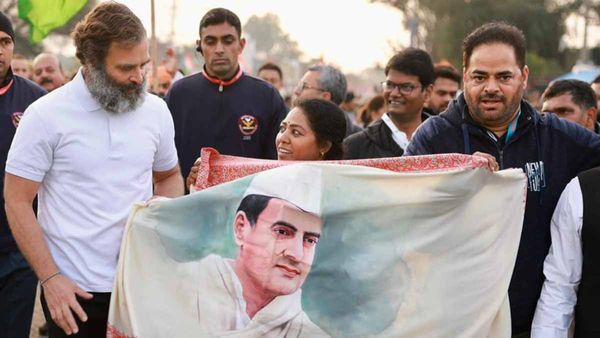 जम्मू में विस्फोट के बाद भी नहीं थमी राहुल की 'भारत जोड़ो यात्रा', कठुआ के हीरानगर से हुई शुरू