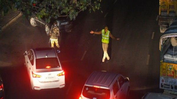 Delhi: न्यू ईयर की मस्ती में कार सवार 5 युवकों ने ली युवती की जान, स्कूटी को टक्कर मार 4 किमी घसीटा