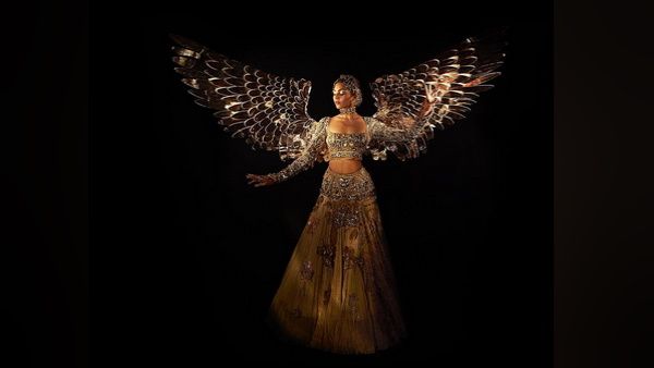 Miss Universe 2023 में 'सोने की चिड़िया' बनकर Divita Rai ने भारत को किया रिप्रेजेंट, जीता दिल, Video