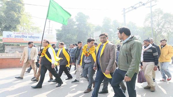 MP की सरकारी अस्पतालें बदहाल क्यों? सरकार से सवाल पूछने यात्रा लेकर निकले डॉक्टर