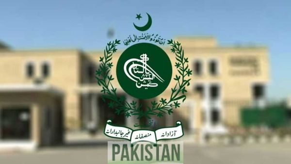 Pakistan: चुनाव आयोग ने एक झटके में 271 सांसदों-विधायकों को किया सस्पेंड, बड़ा राजनीतिक बवाल शुरू