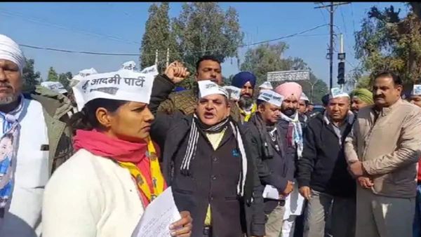 सिरसा में AAP पहुंची डिप्टी सीएम आवास, वर्करों ने मांगी 30 हजार की इनामी राशि