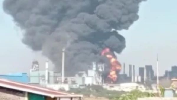 महाराष्ट्र: कारखाने में जोरदार धमाके के साथ लगी भीषण आग, एक की मौत, 14 से अधिक घायल, कई गाड़ियां मौके पर