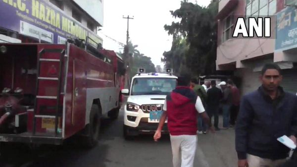 Jharkhand: धनबाद के नर्सिंग होम में लगी भीषण आग, डॉक्टर पति-पत्नी सहित 5 लोगों की मौत